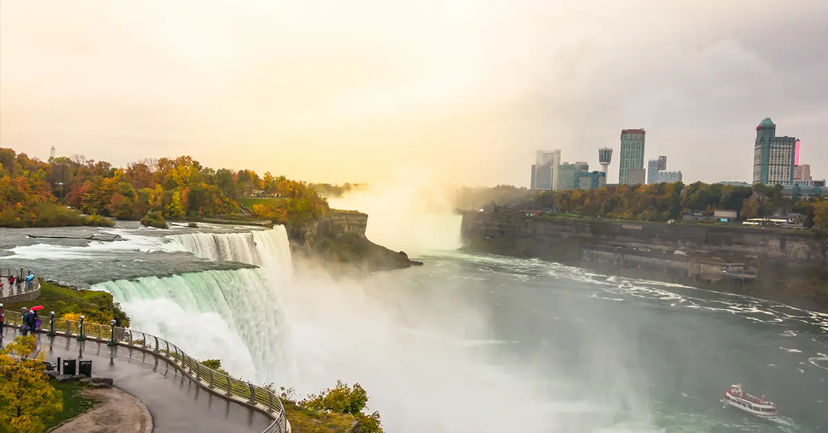 Thác Niagara lúc mặt trời mọc.