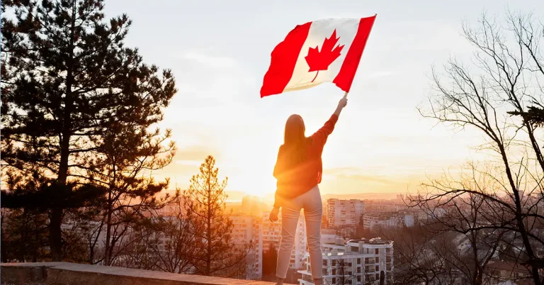 Giấy phép làm việc mở cầu nối (BOWP) là cách để giữ một lao động tại Canada trong khi đơn xin thường trú của họ đang được Bộ Di Trú, Tị Nạn và Quốc Tịch Canada (IRCC) xử lý.