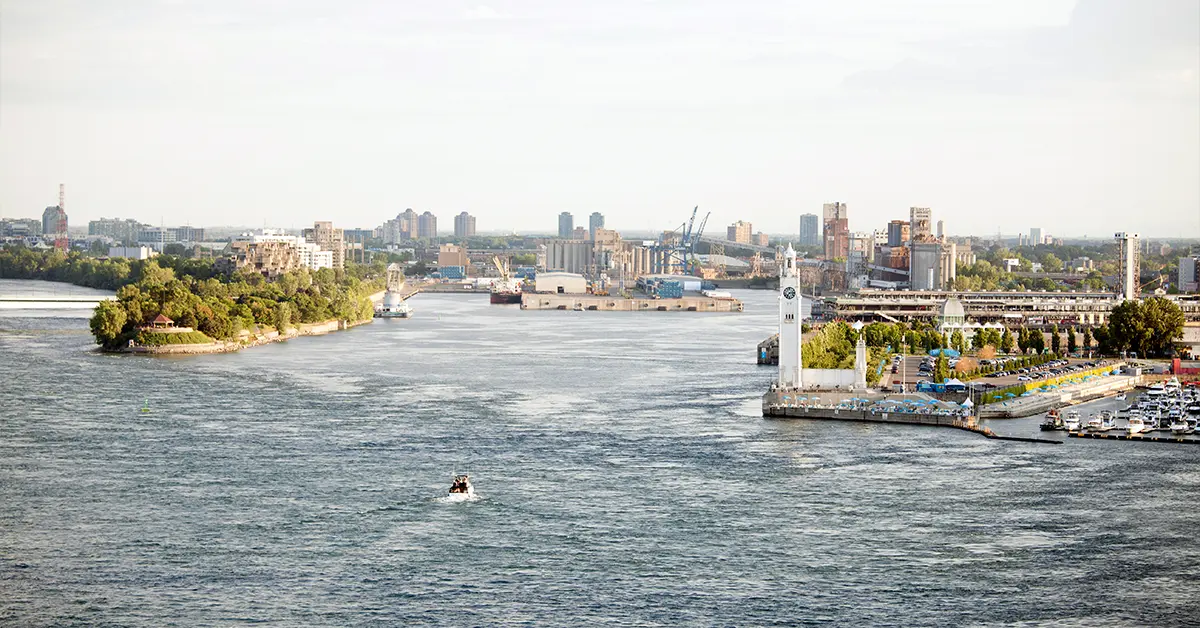 Sông St. Lawrence, quang cảnh trên cao, bến tàu và bến du thuyền, và cảnh quan thành phố Quebec