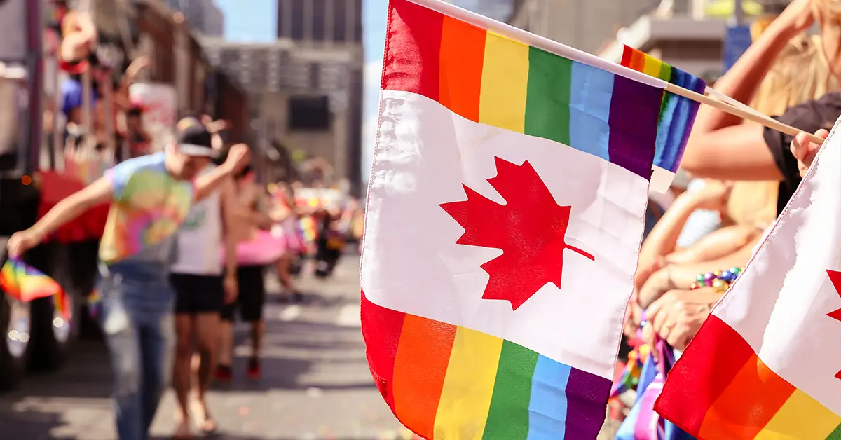 Cá nhân và thành viên gia đình thuộc cộng đồng LGBTQ2 có những quyền và cơ hội tương tự như những người khác khi nói đến các vấn đề nhập cư.