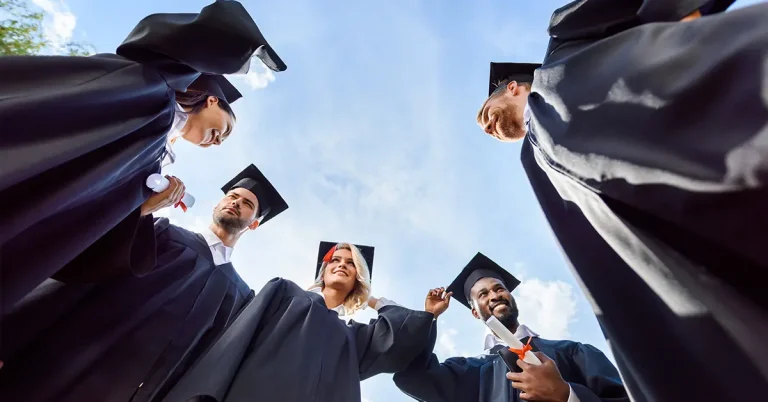 Dòng doanh nhân tốt nghiệp nước ngoài (Foreign Graduate Entrepreneur Stream) là chương trình đề cử các sinh viên tốt nghiệp tài năng từ bên ngoài Canada.
