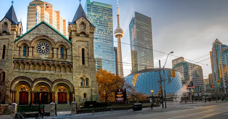 Canada cung cấp hơn 100 lựa chọn khác nhau cho người lao động nước ngoài làm việc tại Canada.