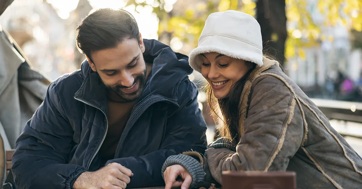 Bảo lãnh vợ/chồng ngoài Canada là gì?