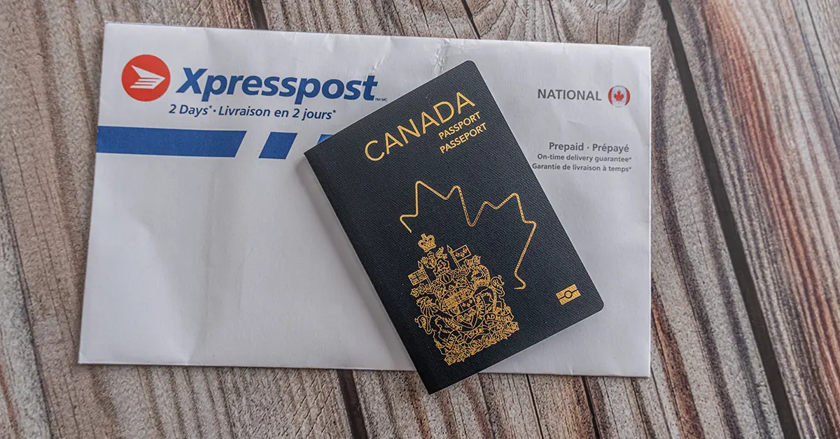 Hộ chiếu Canada sau khi được phê duyệt sẽ được chuyển phát qua bưu điện