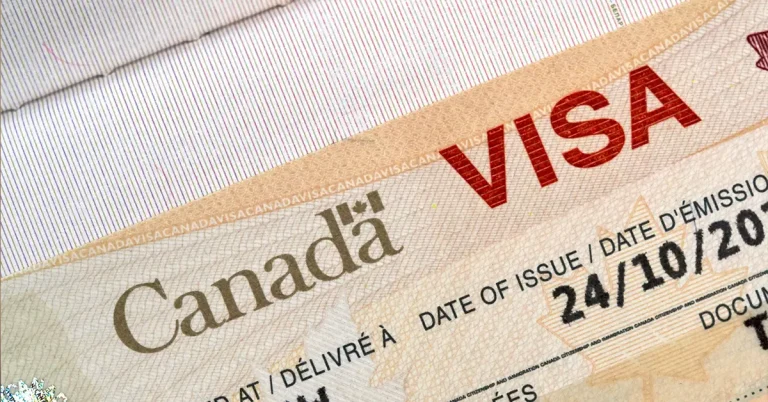 Người cư trú tạm thời trước khi nhập cảnh sẽ được cấp visa cư trú tạm thời (Temporary Resident Visa -TRV) cho phép họ sinh sống ngắn hạn hợp pháp tại Canada.