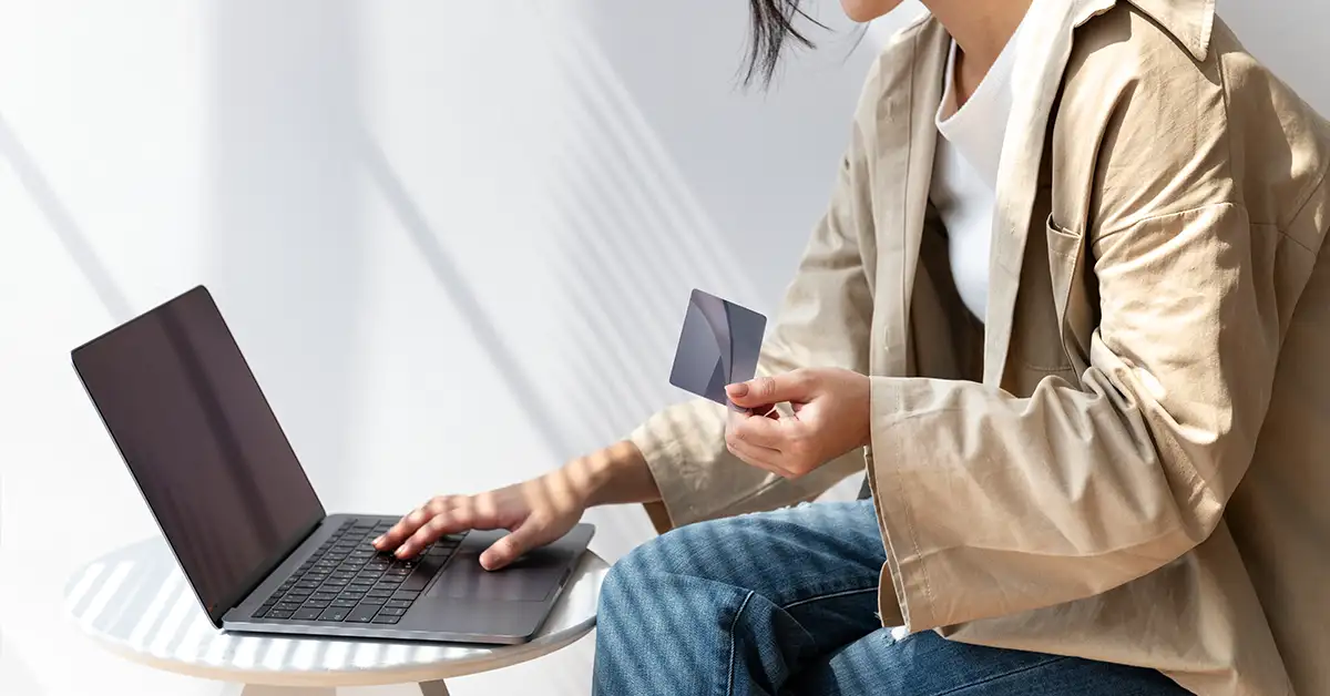 MPNP có phí nộp đơn không hoàn lại là $500 CAD mà ứng viên thanh toán tại thời điểm nộp đơn.