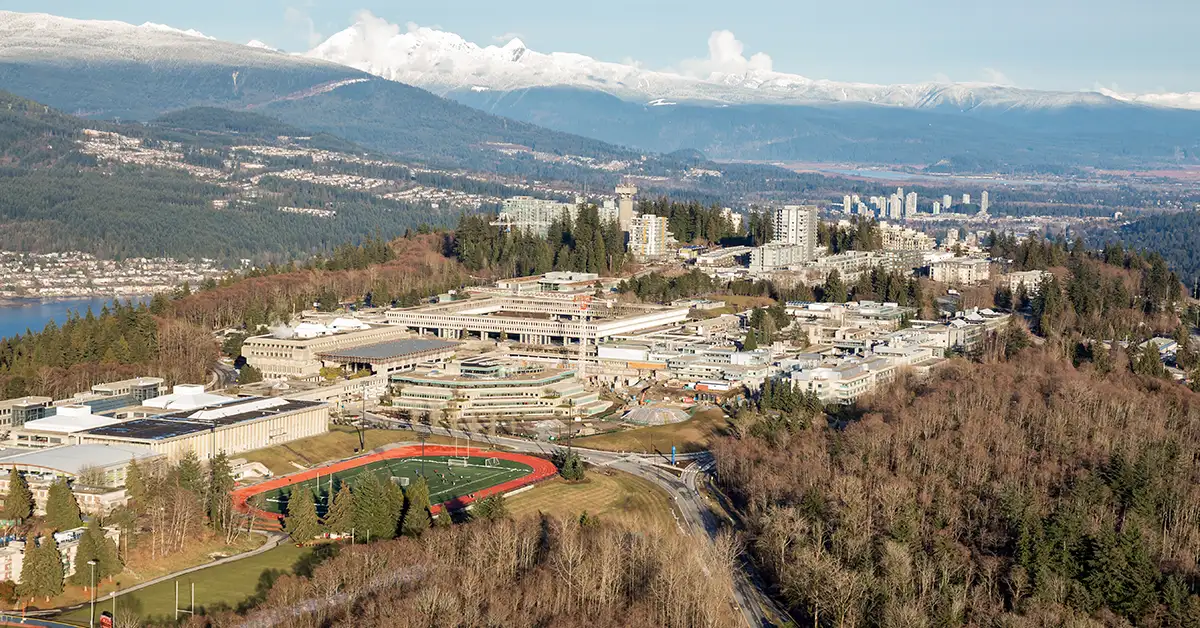 Đại học Simon Fraser đã được danh sách Times Higher Education xếp hạng là một trong 100 trường đại học dưới 50 năm tuổi hàng đầu trên thế giới. Được thành lập vào năm 1965, trường đại học không còn trong danh sách này vào năm 2017.