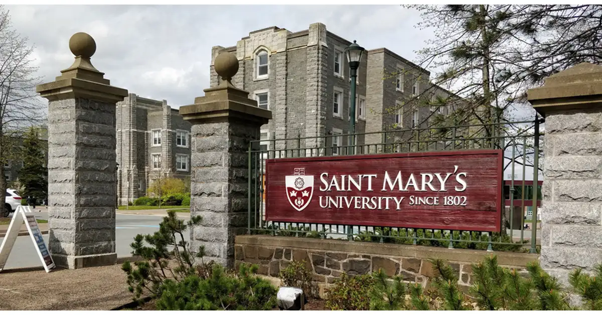 Saint Mary’s từ lâu đã được biết đến là rất hỗ trợ sinh viên quốc tế. Các dịch vụ sinh viên của trường rất xuất sắc, và trường đại học cung cấp một trung tâm quốc tế chuyên hỗ trợ và tư vấn cho sinh viên quốc tế.