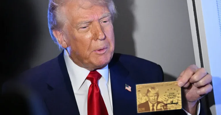 Trong một động thái gây chấn động thế giới vào ngày 19 tháng 9 năm 2025, Tổng thống Donald Trump đã ký sắc lệnh hành pháp chính thức ra mắt "Trump Gold Card"