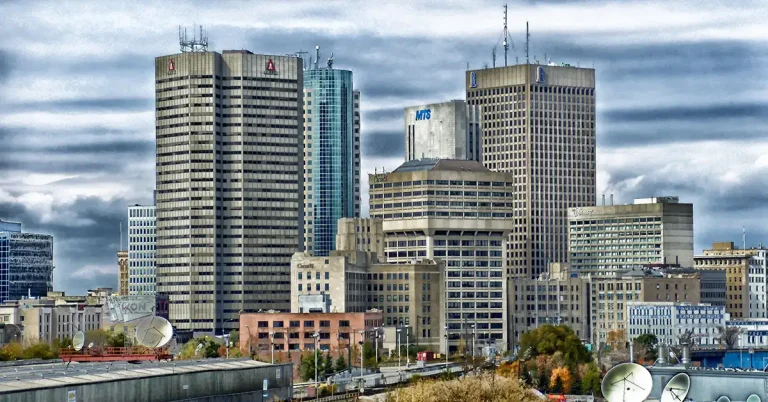 Lộ trình kinh nghiệm làm việc Manitoba là một lộ trình thường trú Canada dành cho những cá nhân hiện đang làm việc tại Manitoba với giấy phép làm việc tạm thời.