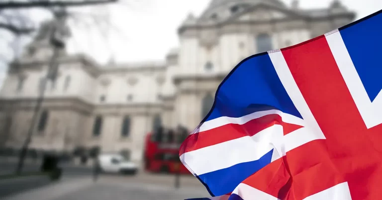 Quốc tịch Anh thông qua nhận nuôi và mang thai hộ Những điều cần biết