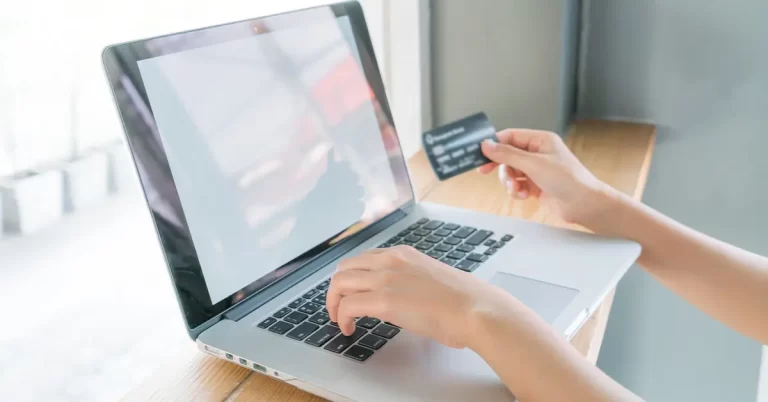 USCIS chỉ chấp nhận thanh toán điện tử cho hồ sơ giấy từ ngày 28102025