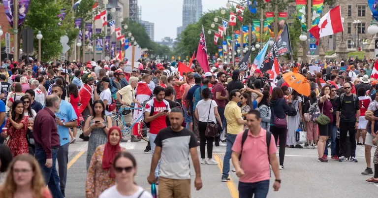 Từ TR đến PR: Canada đã khởi động chương trình nhập cư mới dành cho người cư trú tạm thời