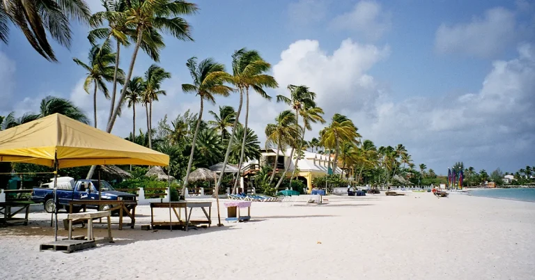 Địa lý Antigua and Barbuda