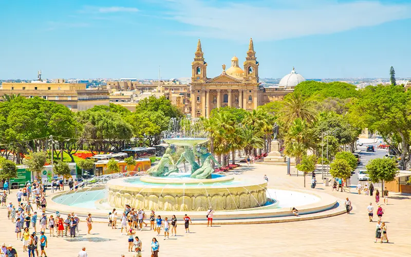 Đóng góp bắt buộc