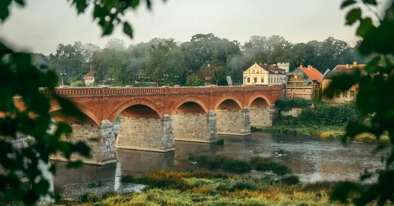Latvia điều tra hơn 20 công ty nghi gian lận chương trình Golden Visa