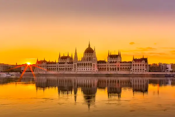Tòa nhà Quốc hội Hungary lúc hoàng hôn, Budapest