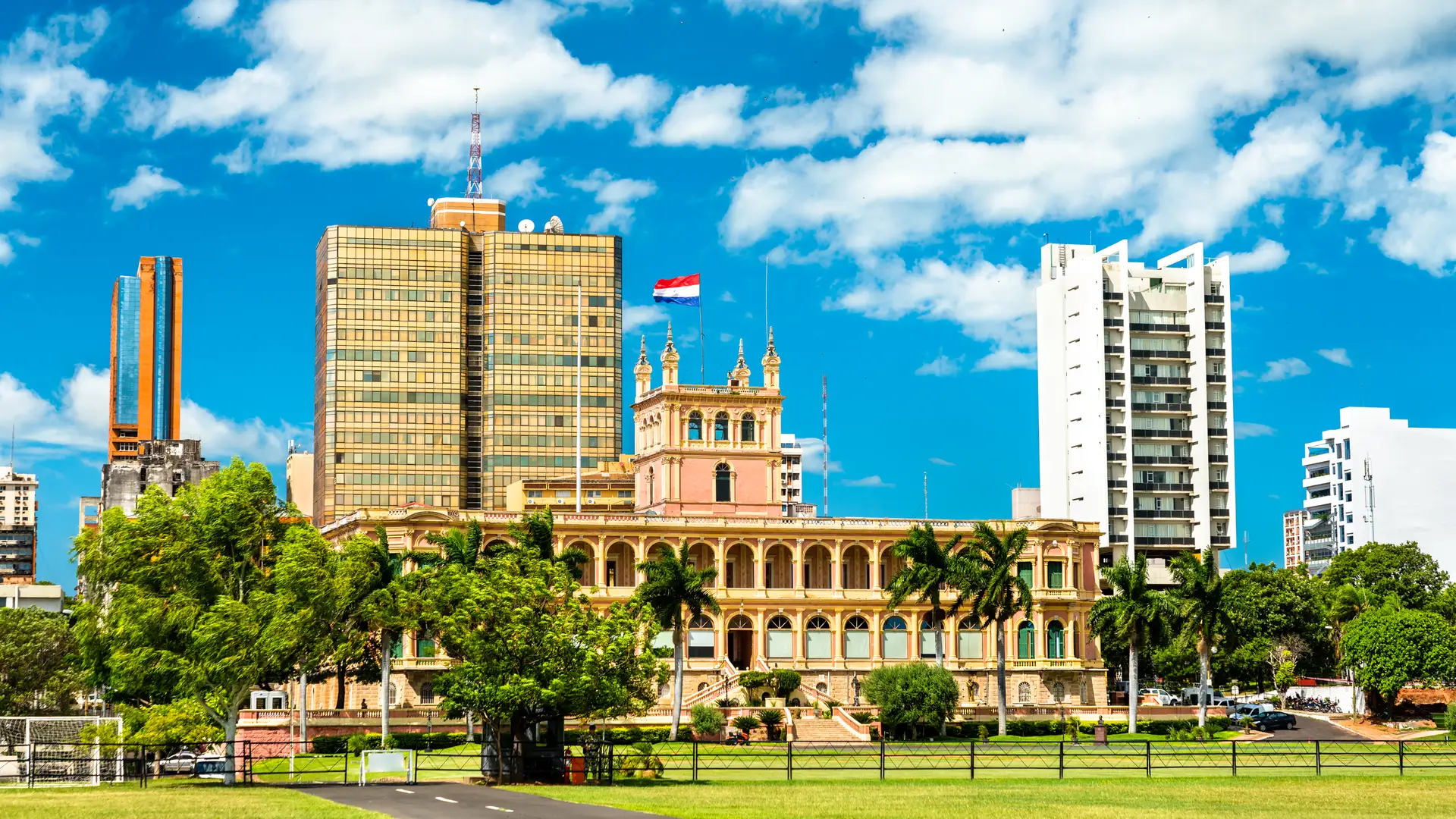 Đầu tư định cư Paraguay — Dinh Tổng thống Palacio de los López, Asunción
