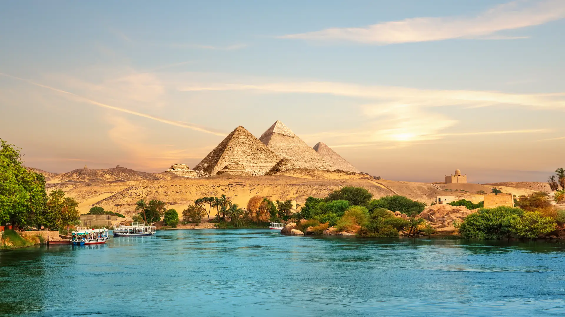 Đầu tư quốc tịch Ai Cập — thuyền buồm trên sông Nile và kim tự tháp