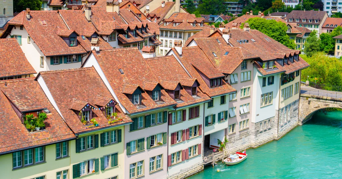 Phố cổ Bern bên sông Aare – thủ đô của đất nước Thụy Sỹ