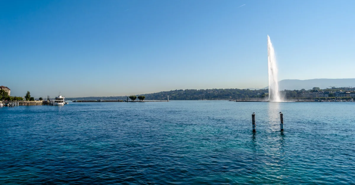 Đài phun nước Jet d’Eau trên hồ Geneva, thành phố quốc tế của đất nước Thụy Sỹ
