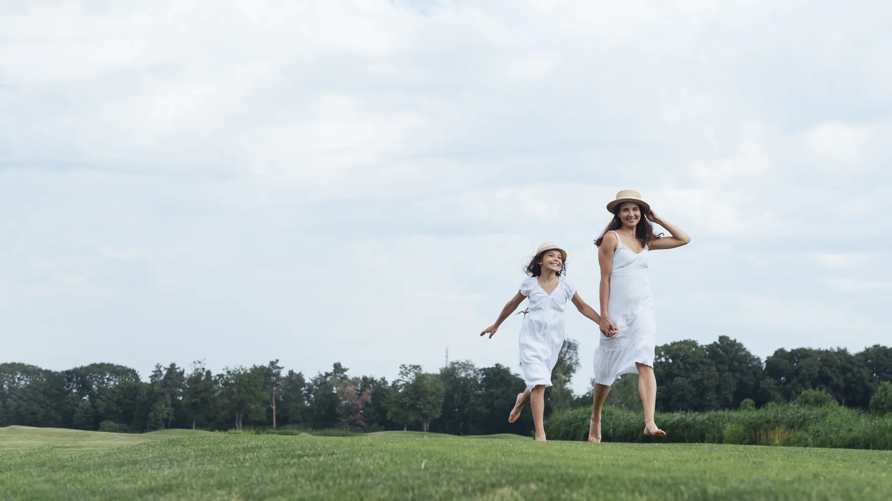 A mother and daughter in a meadow — a future for the whole family with Prosperous Living Investment